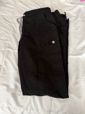 Figs Black Women's Yola Skinny Scrub Pants